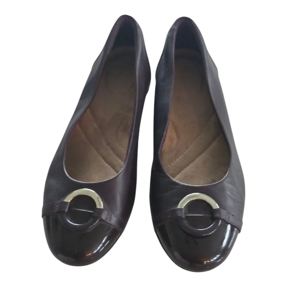 Clarks Womens Leather Slip-On Flats 9.5 Buckle Detail Burgundy Exellent